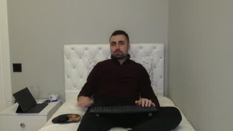 Mr. Lonely online show from April 6, 10:10 pm