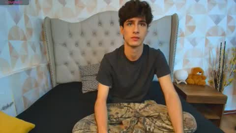 Snapshot of xam_collen chatting on October 2, 1:37 pm xam_collen online show from October 2, 1:37 pm