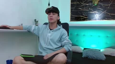 xandergrey8 online show from February 3, 7:08 pm