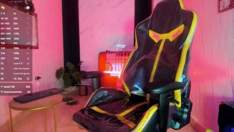 Snapshot of xkevyn chatting on October 12, 4:12 pm online show from October 12, 4:12 pm