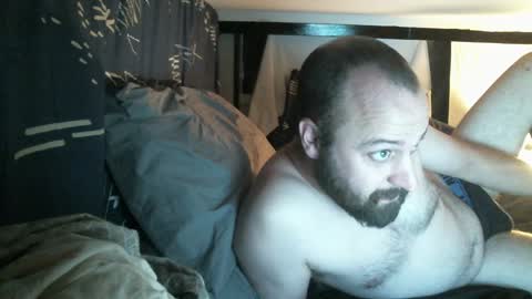 Red online show from January 1, 9:07 am