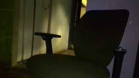 xuyeeg online show from April 16, 9:37 pm