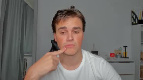 Snapshot of xx_raul_xx_ chatting on September 20, 3:28 am raul online show from September 20, 3:28 am