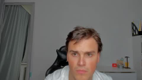 Snapshot of xx_raul_xx_ chatting on September 19, 3:18 am raul online show from September 19, 3:18 am