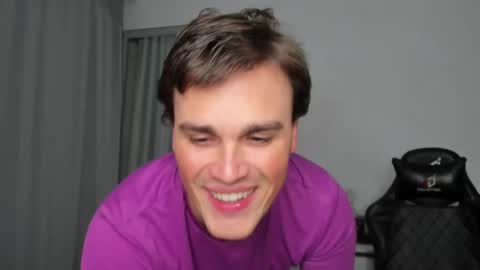 Snapshot of xx_raul_xx_ chatting on September 18, 2:13 am raul online show from September 18, 2:13 am