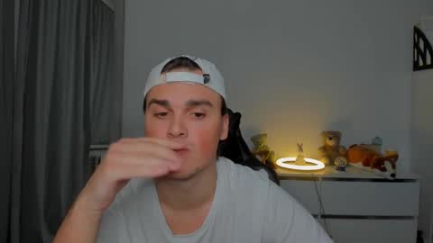 Snapshot of xx_raul_xx_ chatting on September 21, 3:39 am raul online show from September 21, 3:39 am