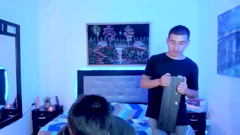 Snapshot of xxhoty0ung_boysxx chatting on September 23, 7:02 pm David and Mike online show from September 23, 7:02 pm
