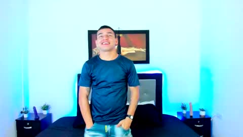 Snapshot of xxhoty0ung_boysxx chatting on March 8, 2:49 pm David and Mike online show from March 8, 2:49 pm