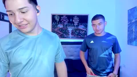 Snapshot of xxhoty0ung_boysxx chatting on September 15, 7:26 pm David and Mike online show from September 15, 7:26 pm