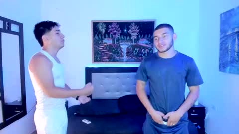 Snapshot of xxhoty0ung_boysxx chatting on September 13, 9:16 pm David and Mike online show from September 13, 9:16 pm