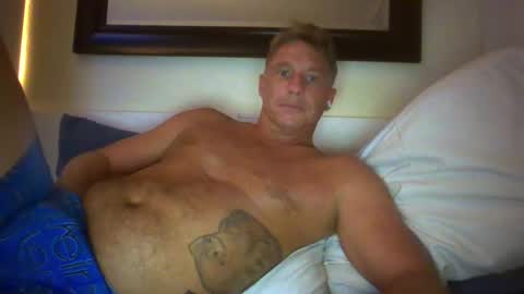 Snapshot of xxxelentdick chatting on October 3, 7:57 am deeeeznutz online show from October 3, 7:57 am
