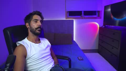 Snapshot of xxxhabibi chatting on October 7, 9:19 pm xxxhabibi online show from October 7, 9:19 pm