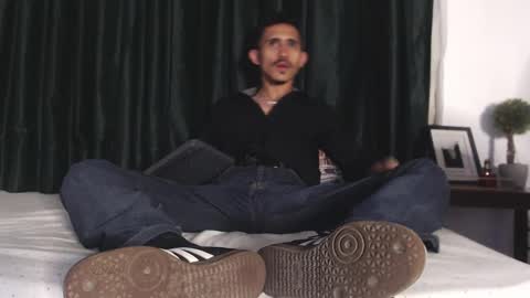 Snapshot of xxxhome_alonexxx chatting on December 13, 11:28 pm Kev online show from December 13, 11:28 pm