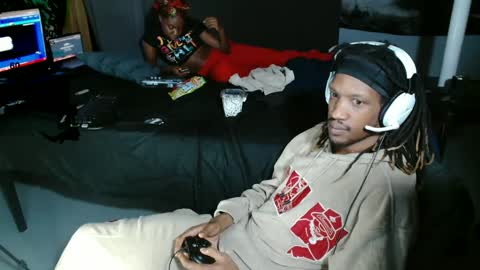 xxxjrstrokesxxx online show from December 9, 2:45 am
