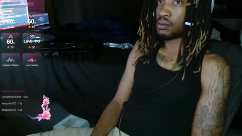 xxxjrstrokesxxx online show from December 7, 4:53 am