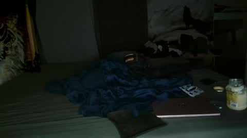 xxxjrstrokesxxx online show from January 4, 3:50 am