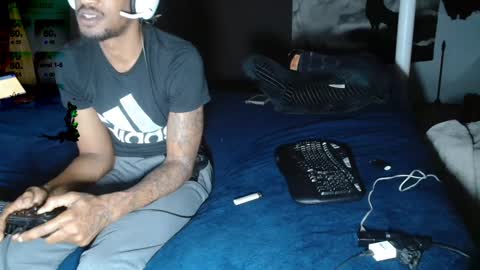 xxxjrstrokesxxx online show from December 20, 12:52 am