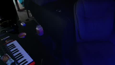 xxxjrstrokesxxx online show from December 26, 3:53 pm