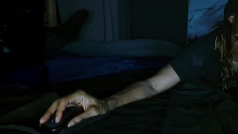 xxxjrstrokesxxx online show from December 25, 7:57 am