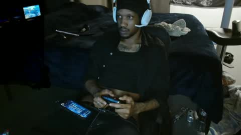 xxxjrstrokesxxx online show from December 12, 1:53 am