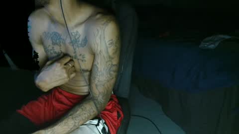 xxxjrstrokesxxx online show from December 18, 4:42 am