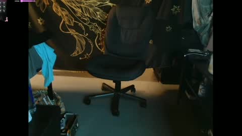 xxxjrstrokesxxx online show from March 3, 2:33 am
