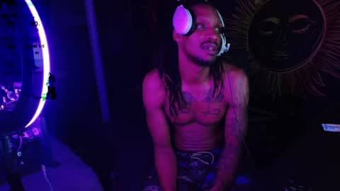 xxxjrstrokesxxx online show from January 12, 7:11 am