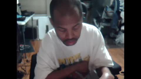 Snapshot of xxxonwheelz chatting on October 4, 1:32 am xxxonwheelz online show from October 4, 1:32 am