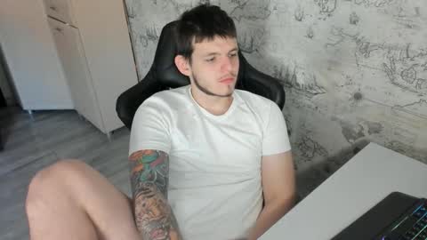 Snapshot of xxxrussel chatting on September 12, 5:51 am xxxrussel online show from September 12, 5:51 am