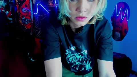 Snapshot of xzerox_ chatting on October 4, 9:58 am xzerox_ online show from October 4, 9:58 am