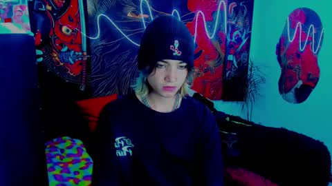Snapshot of xzerox_ chatting on October 7, 4:38 am xzerox_ online show from October 7, 4:38 am
