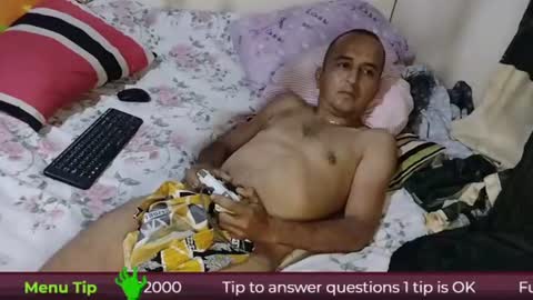 Snapshot of yazfore chatting on March 11, 4:43 am Hazzan online show from March 11, 4:43 am
