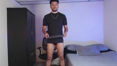 Snapshot of yeff_stone chatting on October 9, 1:43 am yeff online show from October 9, 1:43 am