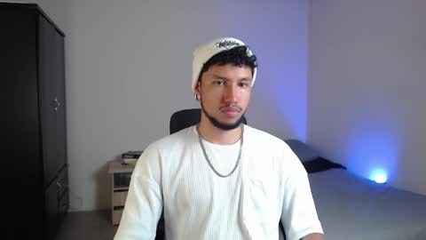 Snapshot of yeff_stone chatting on October 10, 2:05 am yeff online show from October 10, 2:05 am
