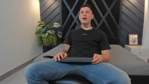Snapshot of yeiko_romero_ chatting on December 27, 11:21 pm YEIKO ROMERO online show from December 27, 11:21 pm