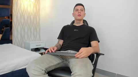 Snapshot of yeiko_romero_ chatting on February 19, 6:00 pm YEIKO ROMERO online show from February 19, 6:00 pm