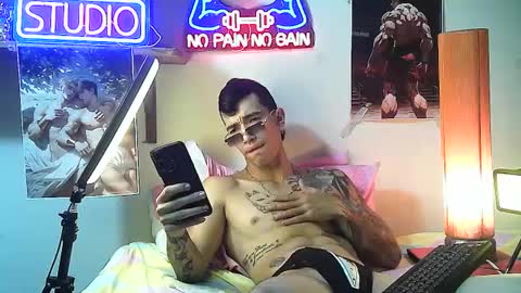 Snapshot of yeisoncastellanos1999 chatting on October 1, 12:03 am yeisoncastellanos1999 online show from October 1, 12:03 am