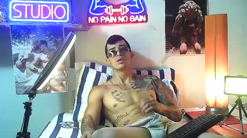 Snapshot of yeisoncastellanos1999 chatting on October 8, 1:54 am yeisoncastellanos1999 online show from October 8, 1:54 am