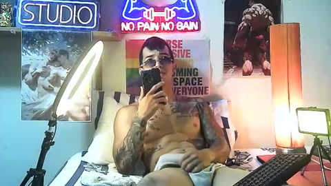 Snapshot of yeisoncastellanos1999 chatting on October 14, 11:01 pm yeisoncastellanos1999 online show from October 14, 11:01 pm