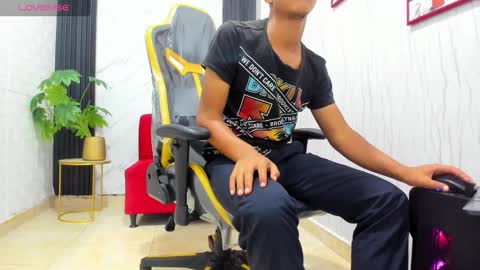 Snapshot of yeps_pluss chatting on October 22, 9:07 pm M O R E N O online show from October 22, 9:07 pm