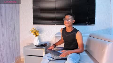 Snapshot of yeps_pluss chatting on October 17, 8:24 pm M O R E N O online show from October 17, 8:24 pm