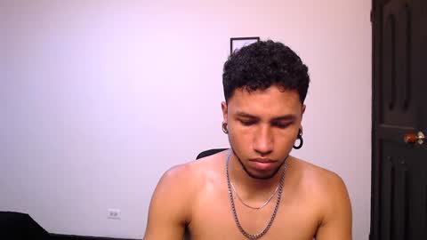 Yeff ind. model  online show from December 22, 7:10 pm