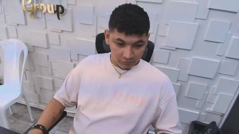  YHAN ALVAREZ25  online show from February 23, 6:08 pm