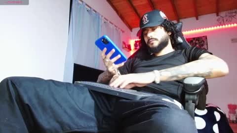 Snapshot of yio__cohen chatting on October 9, 4:17 am yio cohen online show from October 9, 4:17 am