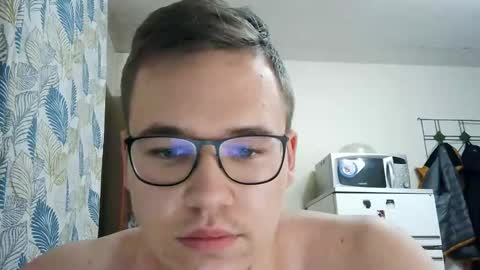 Yminoske online show from December 3, 3:51 pm