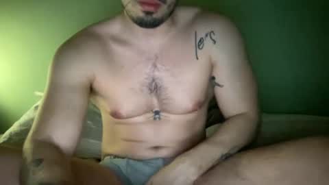 Snapshot of yngspaniard chatting on January 6, 11:42 pm yngspaniard online show from January 6, 11:42 pm