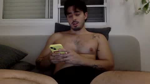 Snapshot of yngspaniard chatting on October 3, 6:02 pm yngspaniard online show from October 3, 6:02 pm