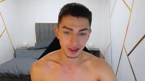 yo_zue online show from February 5, 11:56 pm