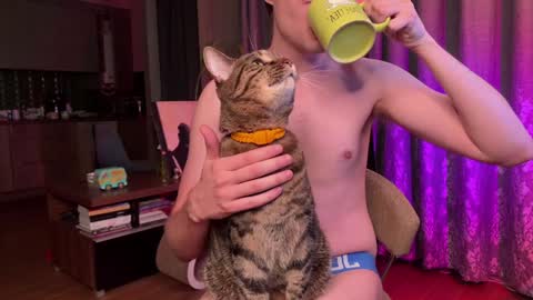 Max online show from December 10, 4:24 am