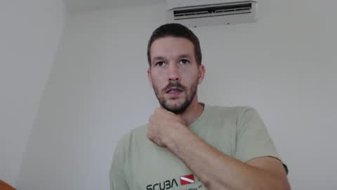 Snapshot of yone23 chatting on October 5, 11:14 am yone23 online show from October 5, 11:14 am